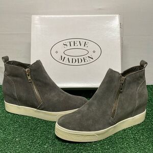 Steve Madden Wedgie Charcoal Suede Sneakers women’s size 9.5 (OKPM-07-030)